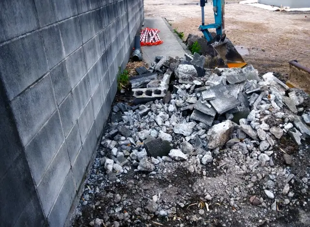 塀、フェンス　部分解体