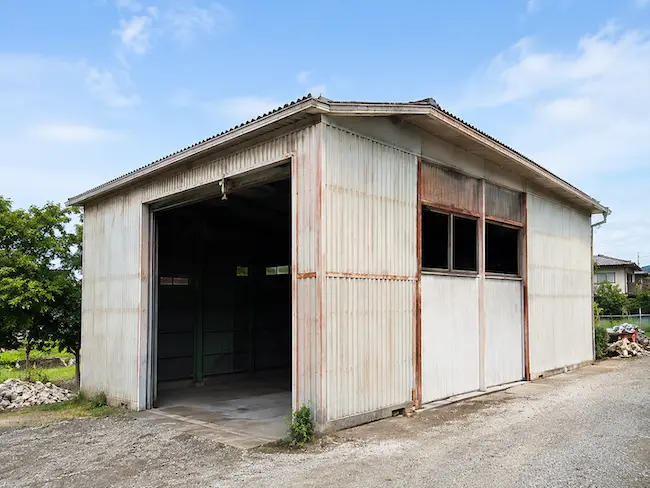 ひたちなか市周辺で倉庫や物置の解体工事に対応する鈴木建材のイメージ