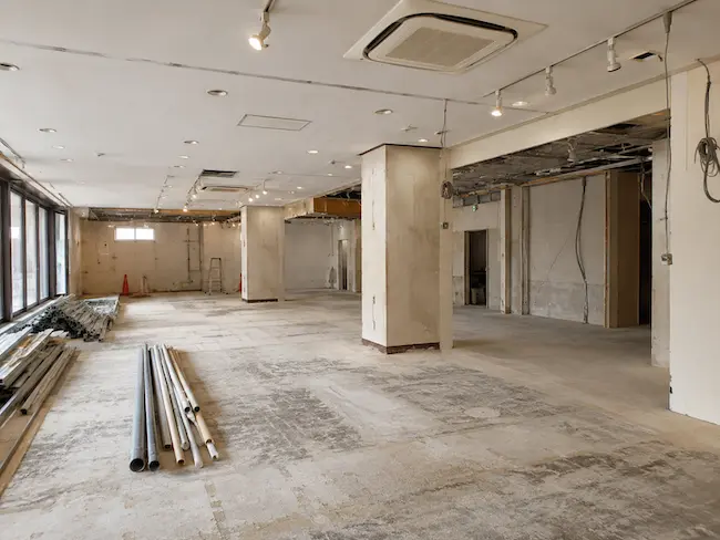 茨城県北・県央エリアで店舗や事務所の内装解体に対応する鈴木建材のイメージ